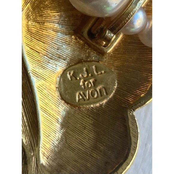 VINTAGE SIGNED K.J.L. FOR AVON FAUX PEARLS WITH ENAMEL BUTTERFLY 18" NECKLACE - Picture 16 of 16